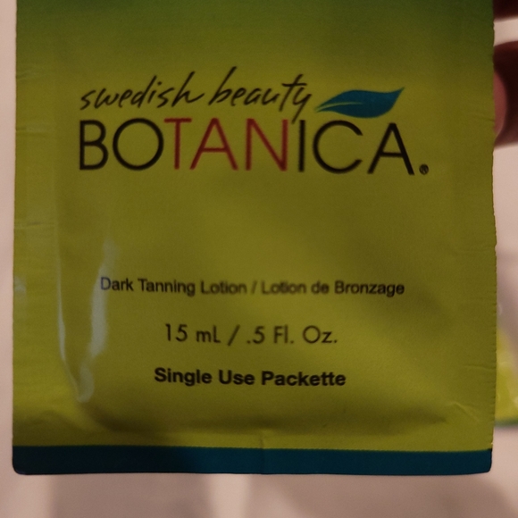 Bundle of Tanning Lotion Packets - Picture 2 of 3